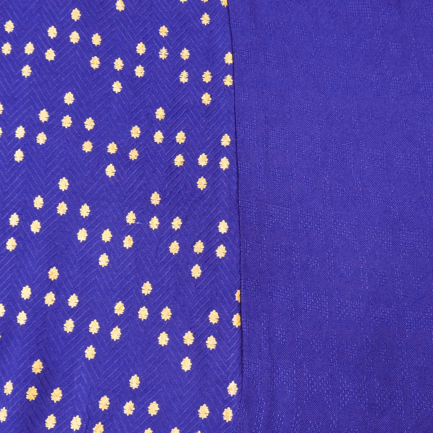 रेयॉन जैक्वार्ड गोल्ड प्रिंट ड्रेस