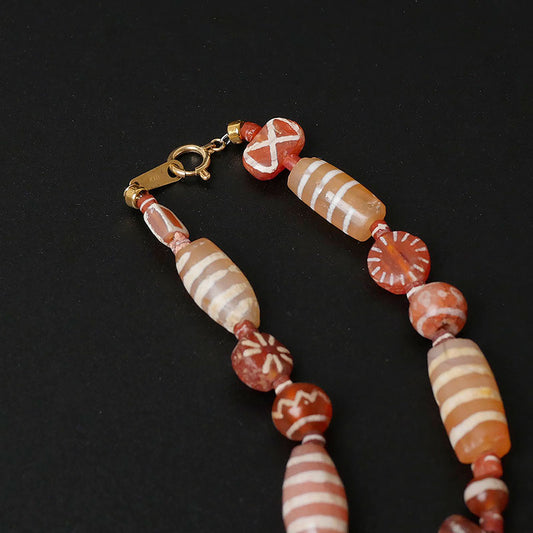 エッチングされたカーネリアンビーズのストランド