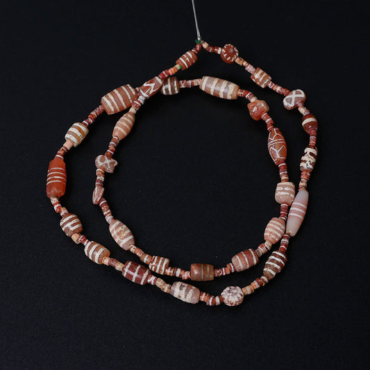 エッチングされたカーネリアンビーズのストランド