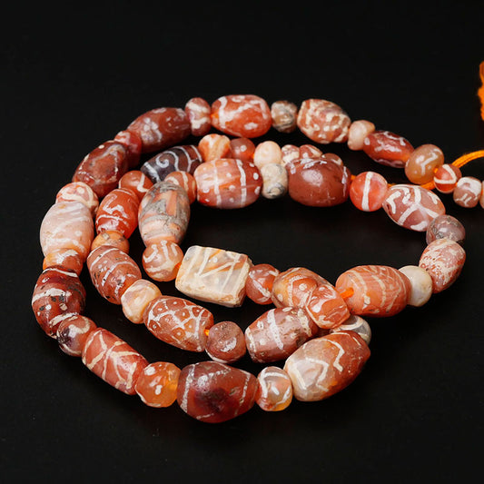 エッチングされたカーネリアンビーズのストランド