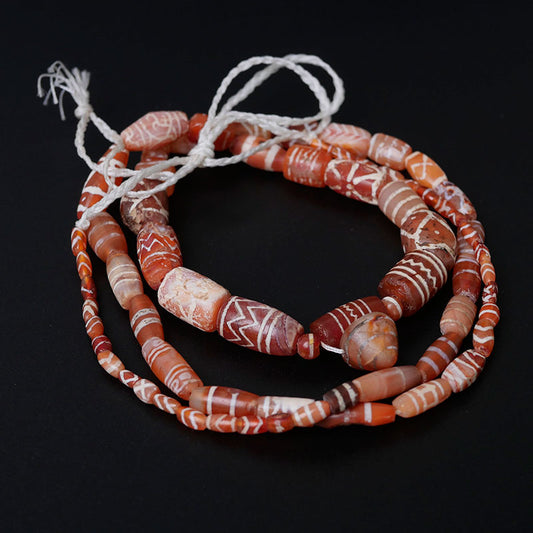 エッチングされたカーネリアンビーズのストランド