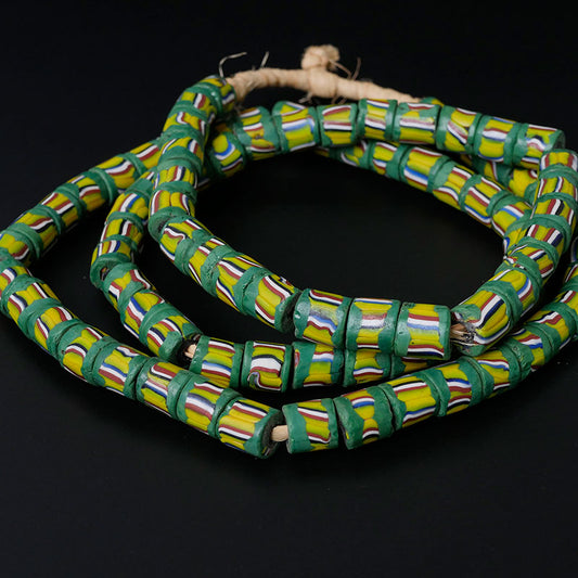 Untaian Manik-Manik Kaca Millefiori