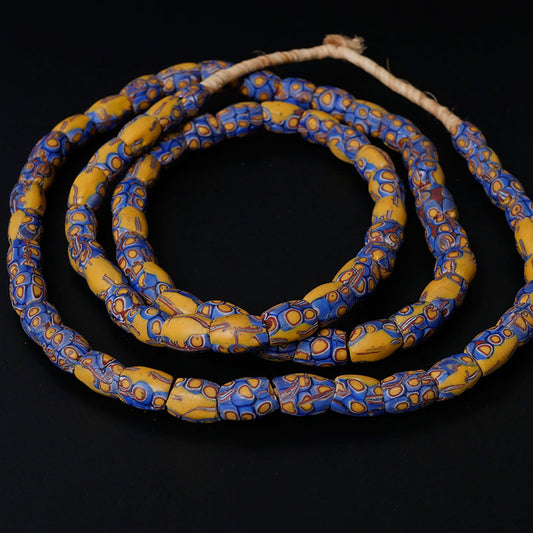 Untaian Manik-Manik Kaca Millefiori