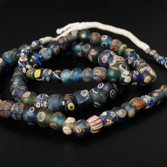 Untaian Manik Mata Romawi