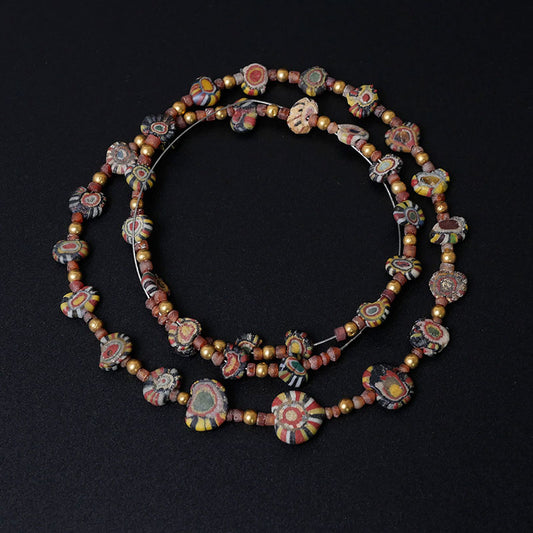 Нить мозаичных бусин