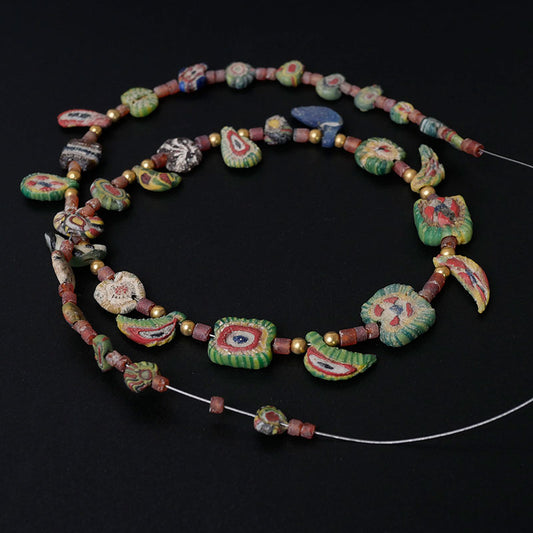 Нить мозаичных бусин