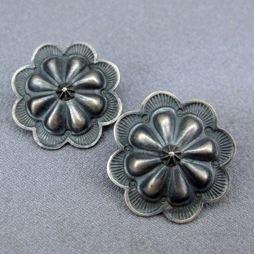 アンディ・キャドマンによるイヤリング