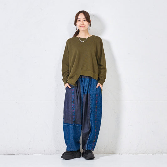 Sweatshirt Pullover with Asymmetrical Design
