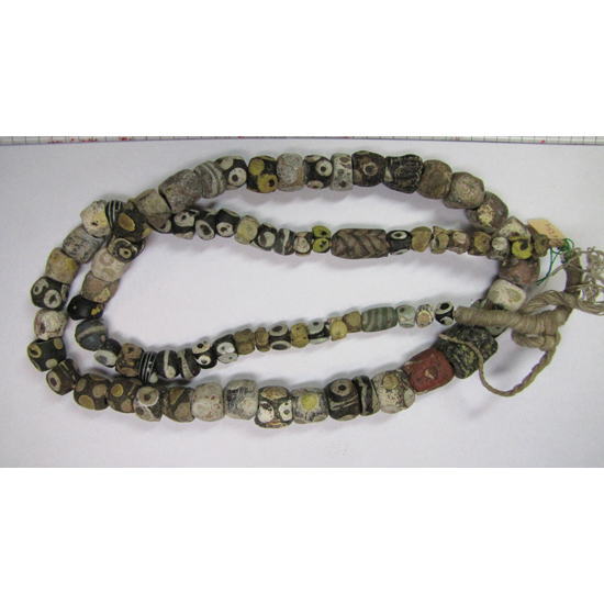 Collier de perles anciennes islamiques "œil"