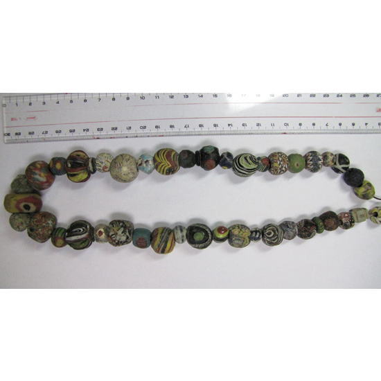 Strang antiker islamischer Perlen