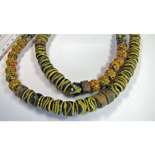 Collar de Cuentas de Serpiente de Cascabel