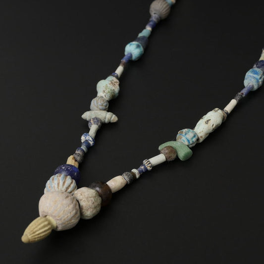 Collier de perles en faïence romaine