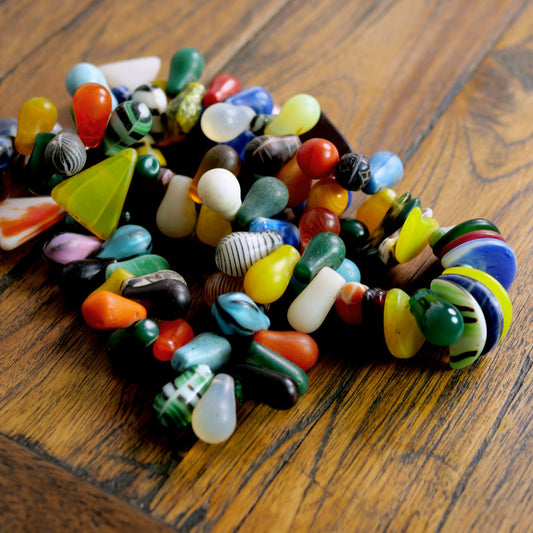 Perles de commerce bohémiennes Grande guirlande de perles en forme d'ampoule avec verre d'uranium