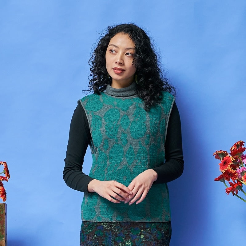 Silhouette Flower Turtleneck Vest