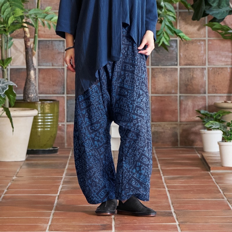 Emboss Geometric Pattern Pants
