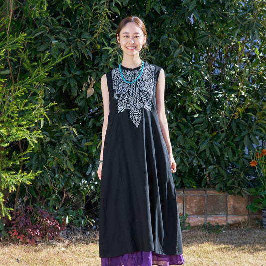 Zari Embroidery Sleeveless Dress