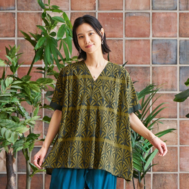 Block Print V-Neck Pullover