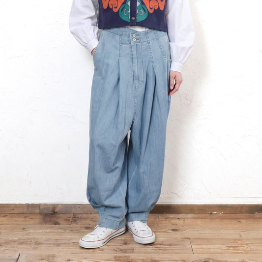 Random Tuck Denim Pants