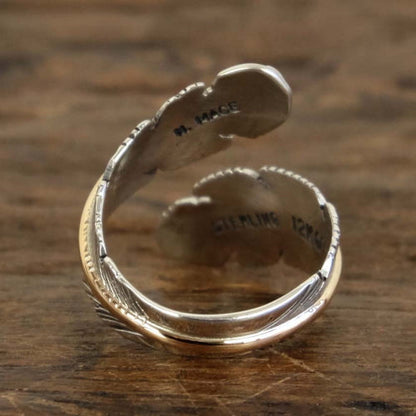 แหวนปรับขนาดได้รูปขนนก โดย ฮาร์วีย์ เมซ