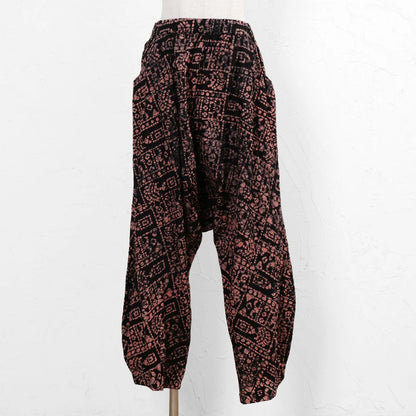 Emboss Geometric Pattern Pants