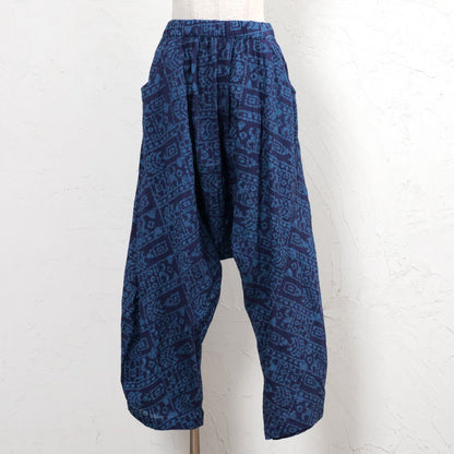 Emboss Geometric Pattern Pants