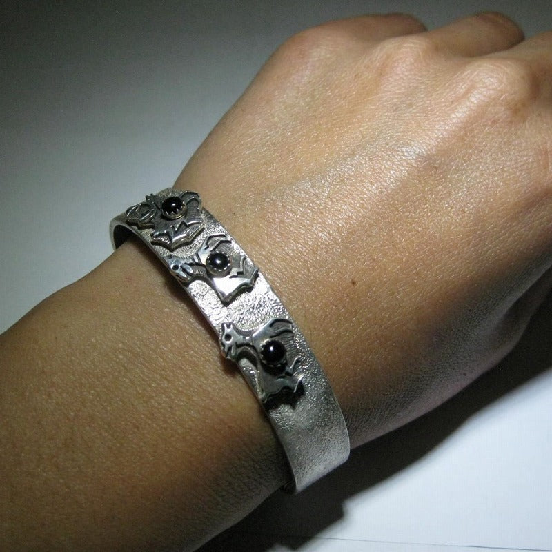 Bracelet par Jerry Whadogo 14,6 cm