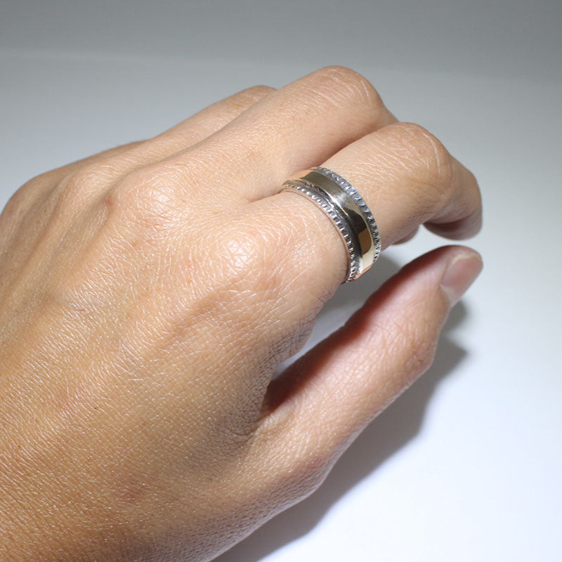 布鲁斯·摩根设计的14K金和银戒指