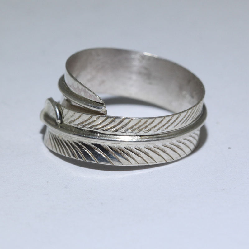 Verstellbarer Ring mit Feder-Design