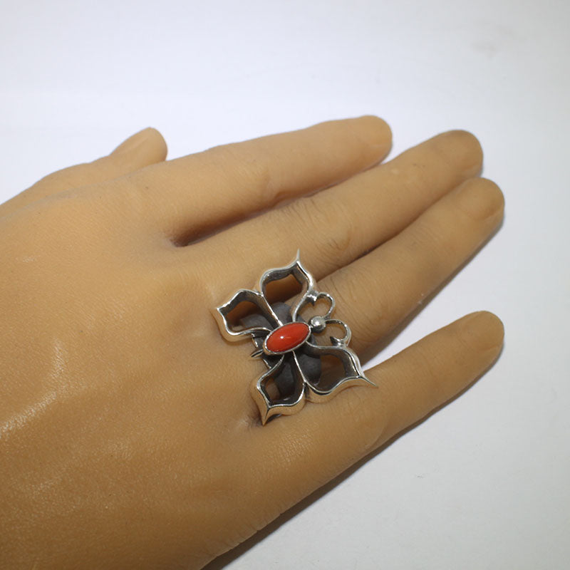 Anillo de Coral por Aaron Anderson - Talla 7.5