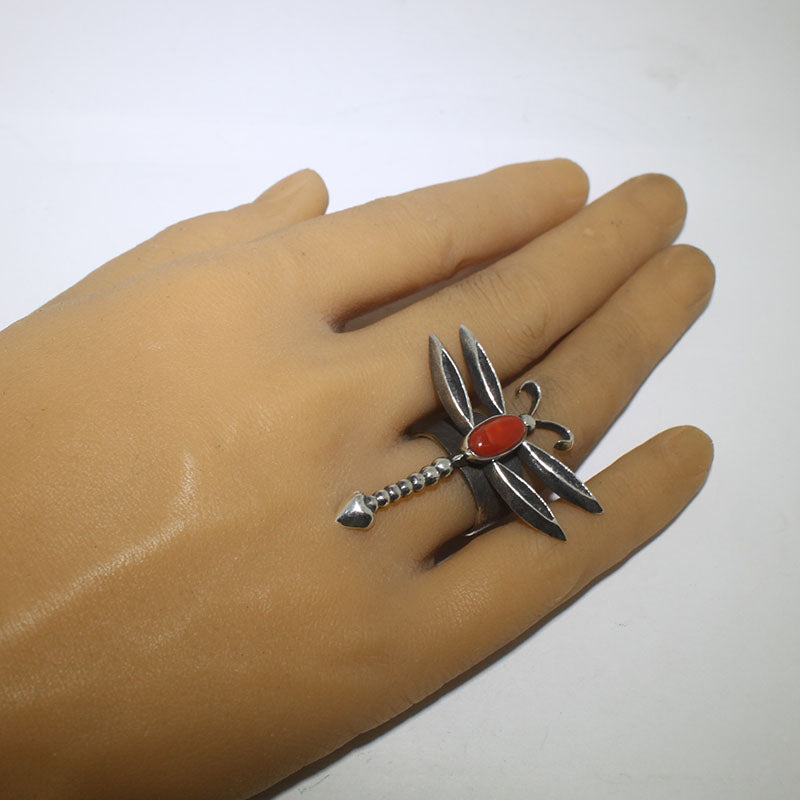 Anillo de Coral por Aaron Anderson- Talla 7.5