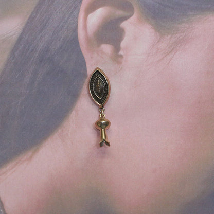 哈里森·吉姆铸造的图法耳环