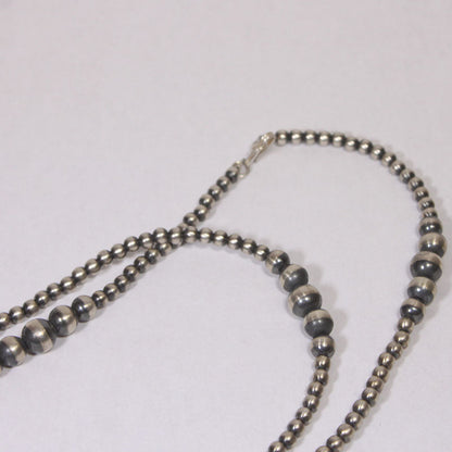Long collier de perles Navajo