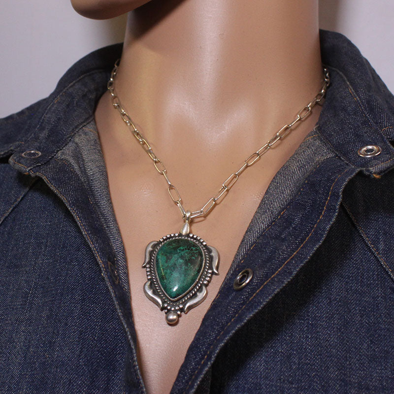 Pendentif en malachite par Eddison Smith