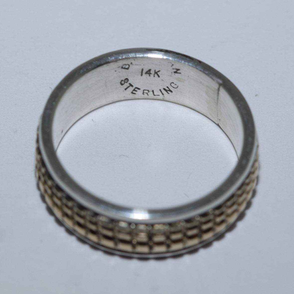 Кольцо из 14-каратного золота и серебра от Брюса Моргана