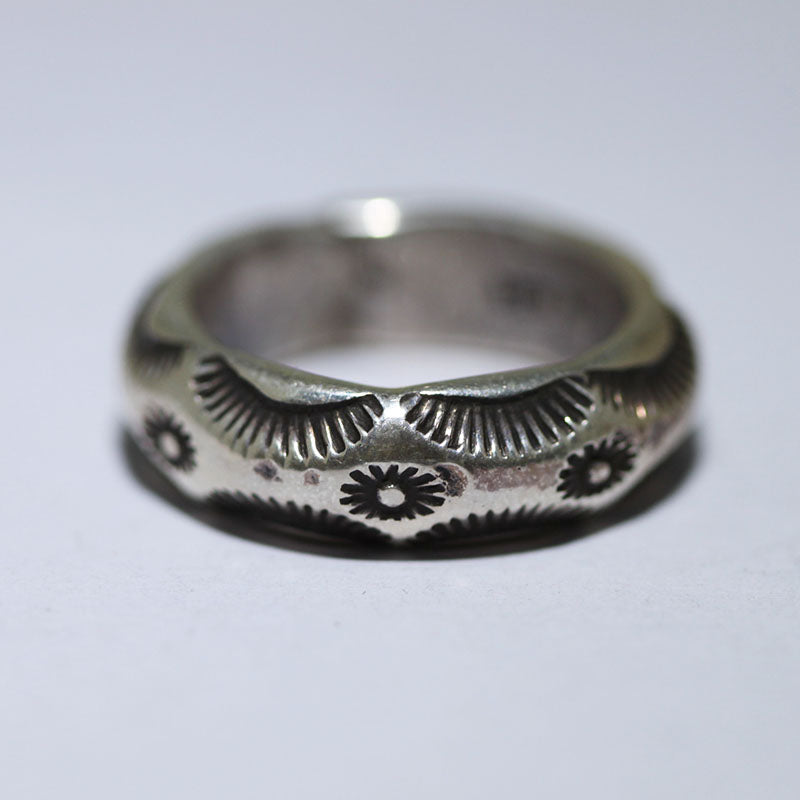 Stampwork-Ring von Arnold Goodluck, Größe 6.5