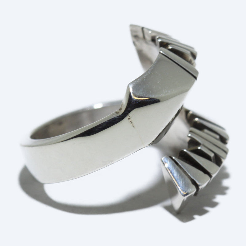 以赛亚·奥尔蒂斯设计的银戒指，尺寸9.5