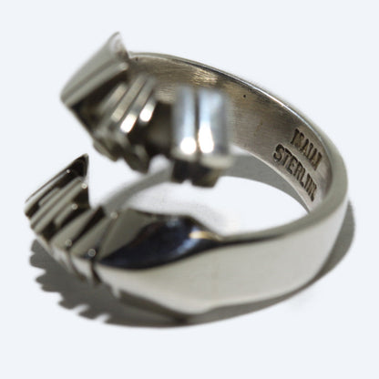 艾薩亞·奧提茲設計的銀戒指，尺寸9.5