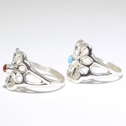 แหวนดอกไม้โดยพอลลีน เนลสัน