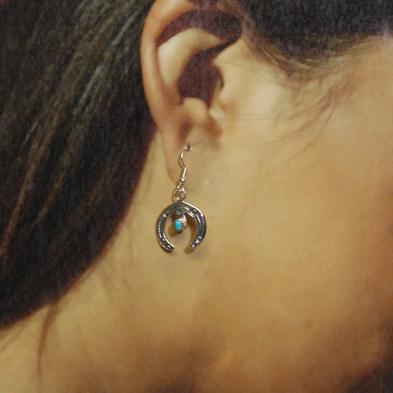 宝琳·尼尔森设计的Naja耳环