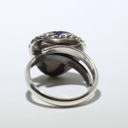 羅賓·佐西的青金石心形戒指