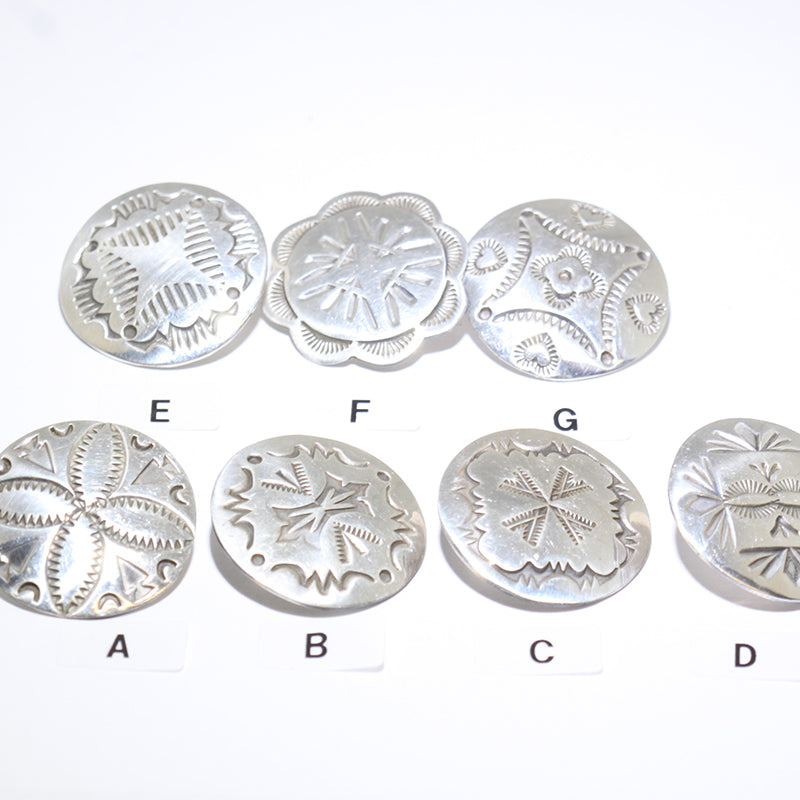 阿諾德·古德勒克的銀製裝飾扣