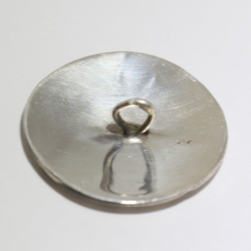 阿諾德·古德勒克的銀製裝飾扣