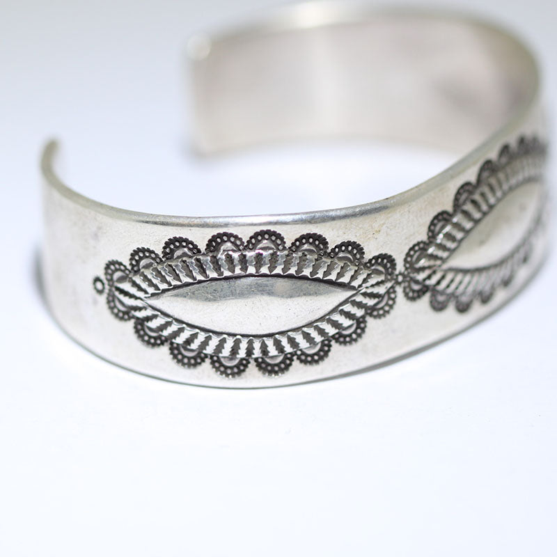 Bracelet en argent monnayé par Perry Shorty