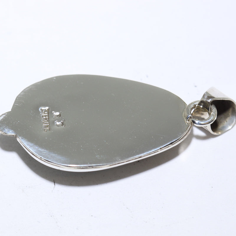 ロビン・ツォシによるニューランダー・ペンダント – MALAIKA worldwide