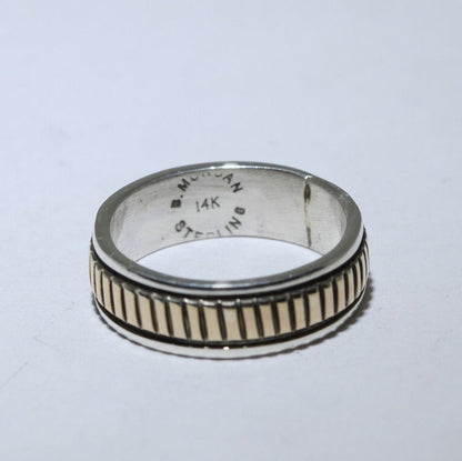 Bruce Morgan设计的14K金和银戒指