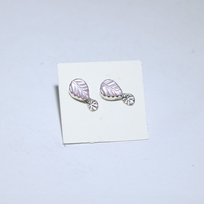 Anting-Anting Daun oleh Zuni