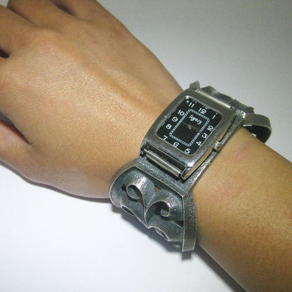 Bracelet-montre par Aaron Anderson