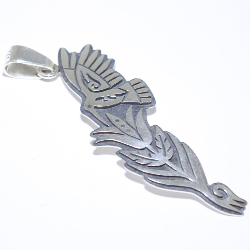 Pendentif en argent par Ruben Saufkie