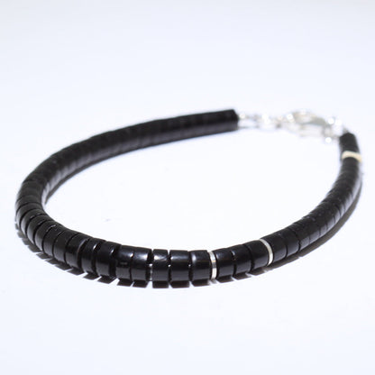 Gelang Heishi Hitam oleh Calvin Lovato 8.5"