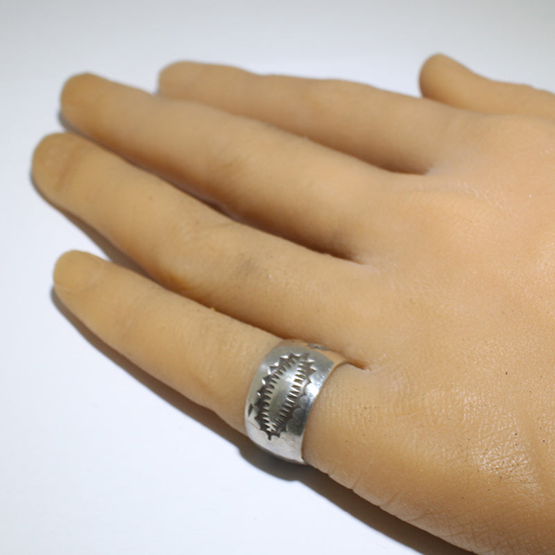 由納瓦霍族製作的銀戒指 - 6.5號